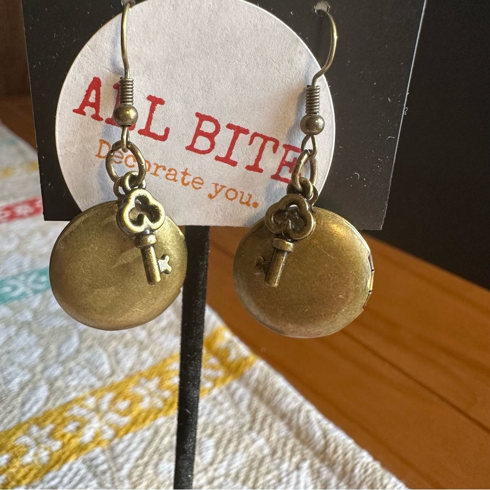Handmade 'Locket Up' Dangle Locket Earrings - Picture 3 of 5
